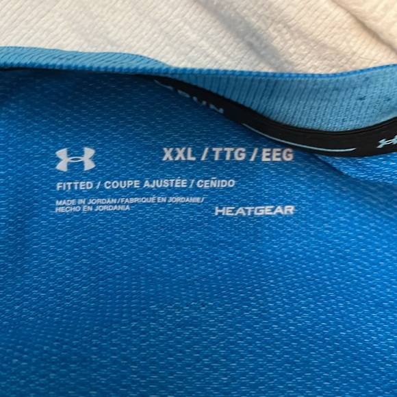 Men’s heat gear running shirt. Size XXL - Picture 3 of 4